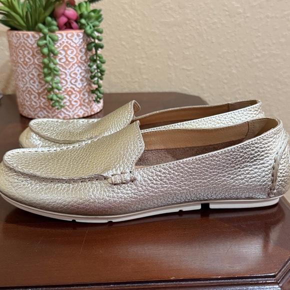 SPERRY BAY VIEW SLIP ON LEATHER LOAFER IN GOLD METALLIC WOMENS SIZE 7M - Picture 4 of 10